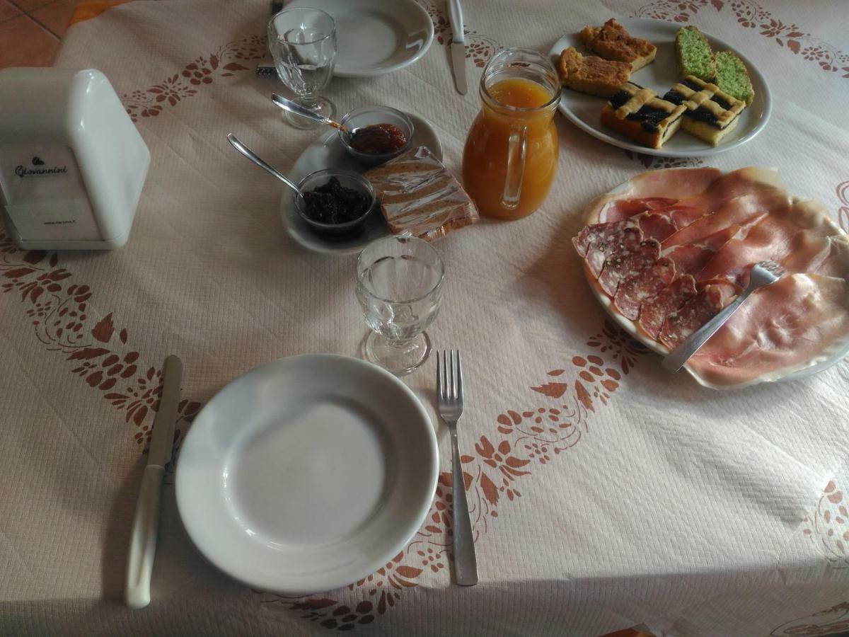 Agriturismo La Quiete Roncofreddo ภายนอก รูปภาพ
